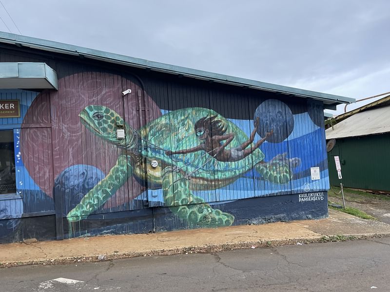 mural in Wailuku by artist unknown.