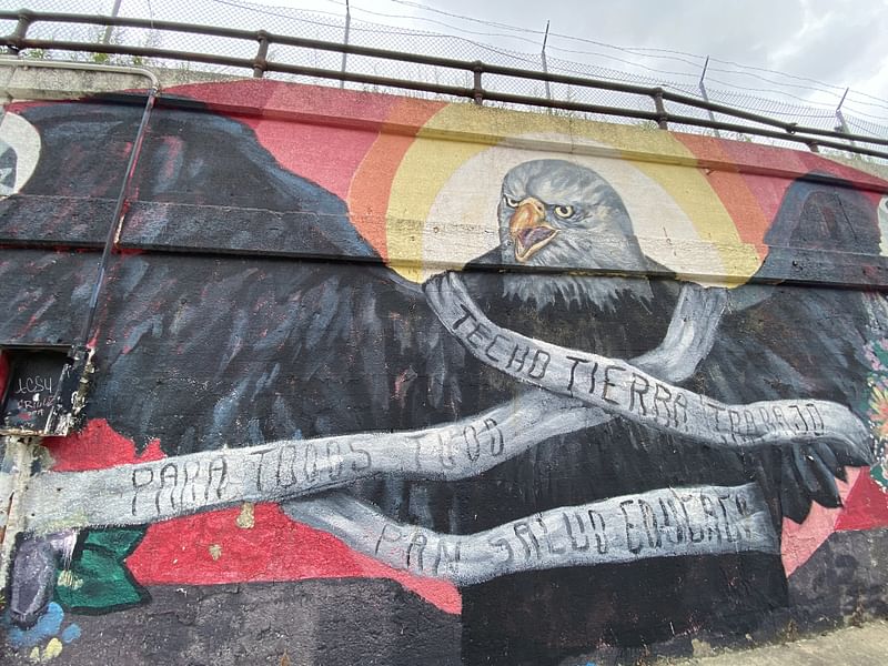 mural in Chicago by artist unknown.