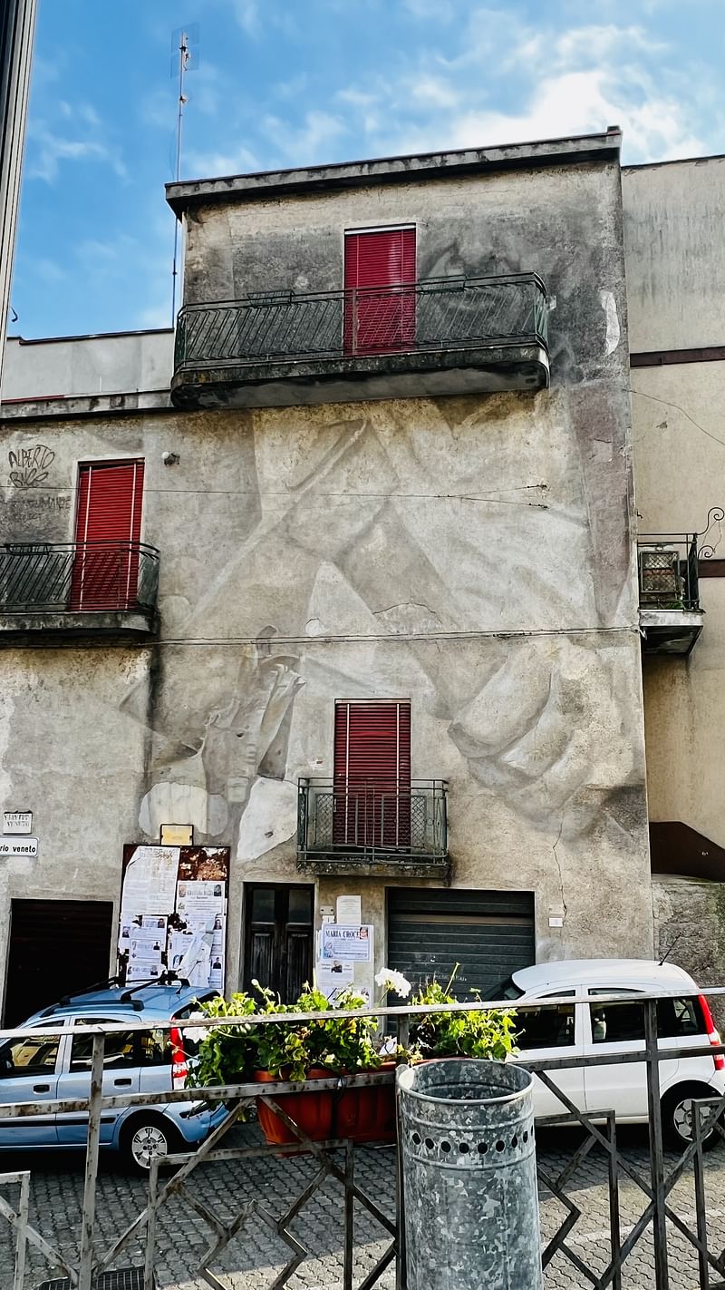 mural in Graniti by artist Alberto Ruce.