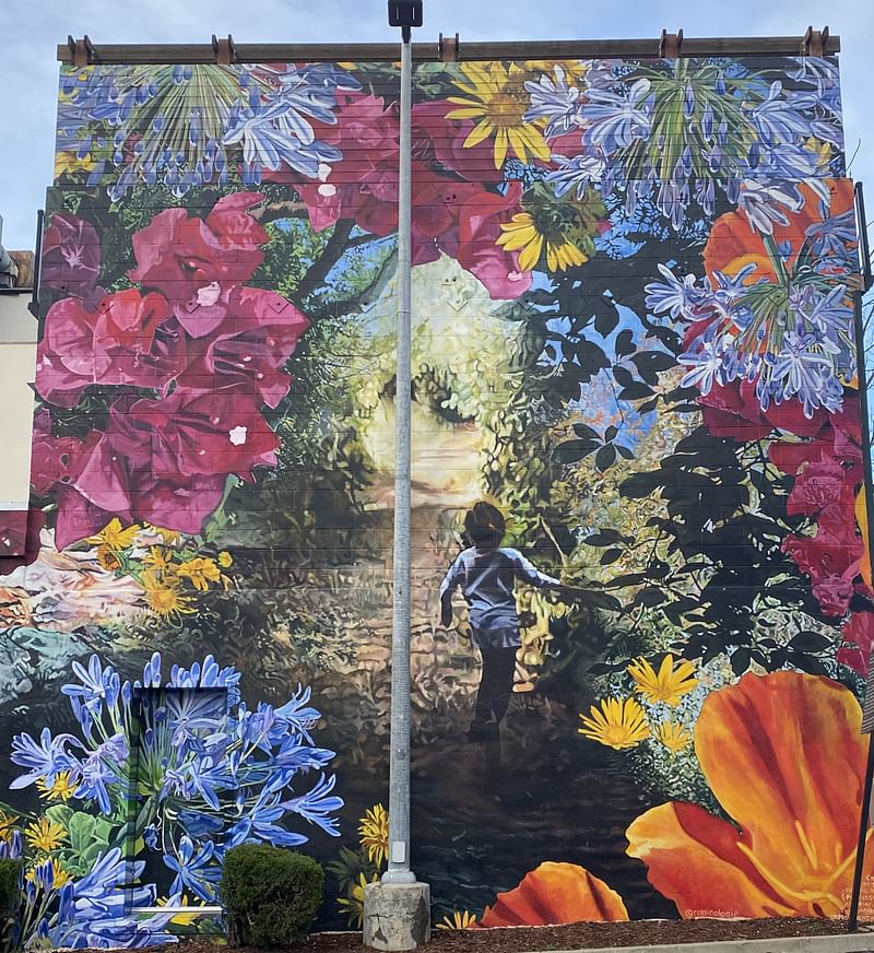 mural in Oakland by artist unknown.