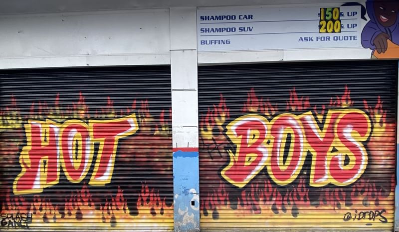 mural in Oakland by artist unknown.