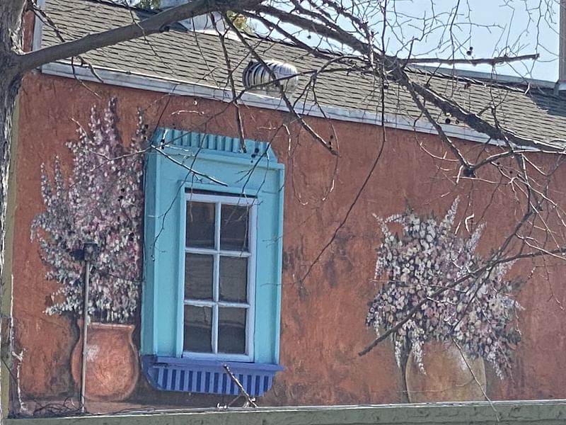 mural in Oakland by artist unknown.