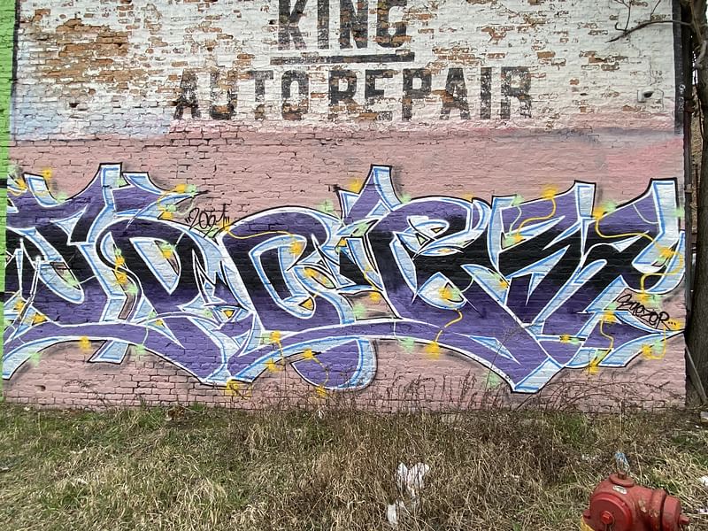 mural in Chicago by artist unknown.