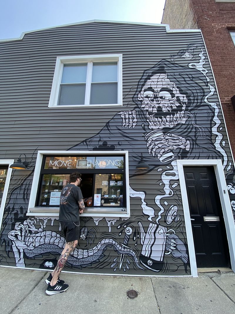 mural in Chicago by artist unknown.
