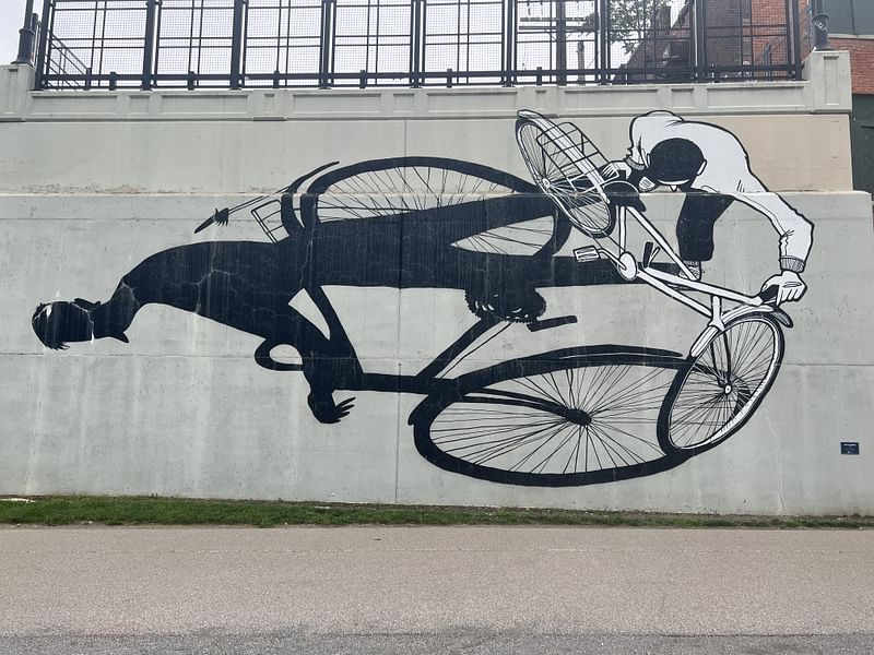 mural in Detroit by artist Alex Senna.